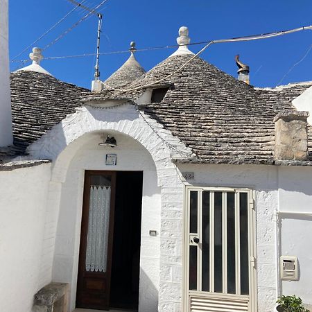 A Due Passi Dal Centro - Trullo Apartment Alberobello Exterior photo
